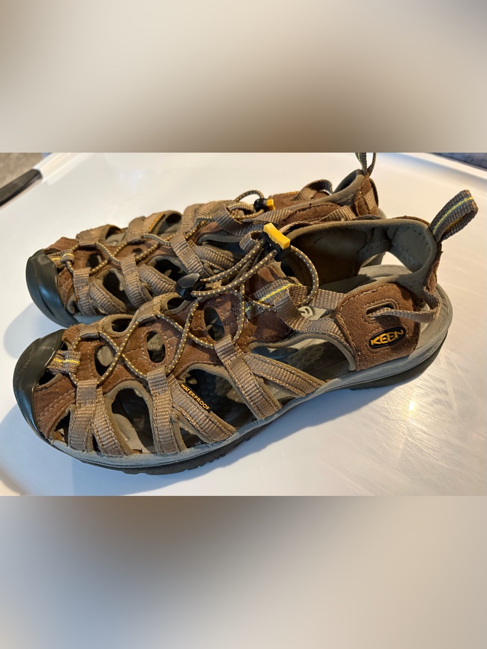 Keen Women's Whisper Sandals Brown Waterproof Washable Hiking Shoes Size 8